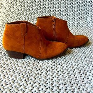 Old Navy brown zip up booties size 4 kids